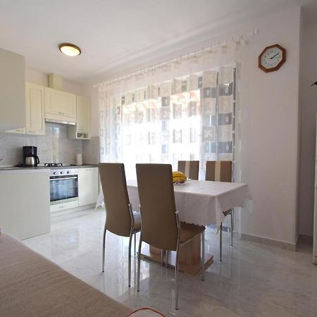 Apartment Biserka Малинська Екстер'єр фото