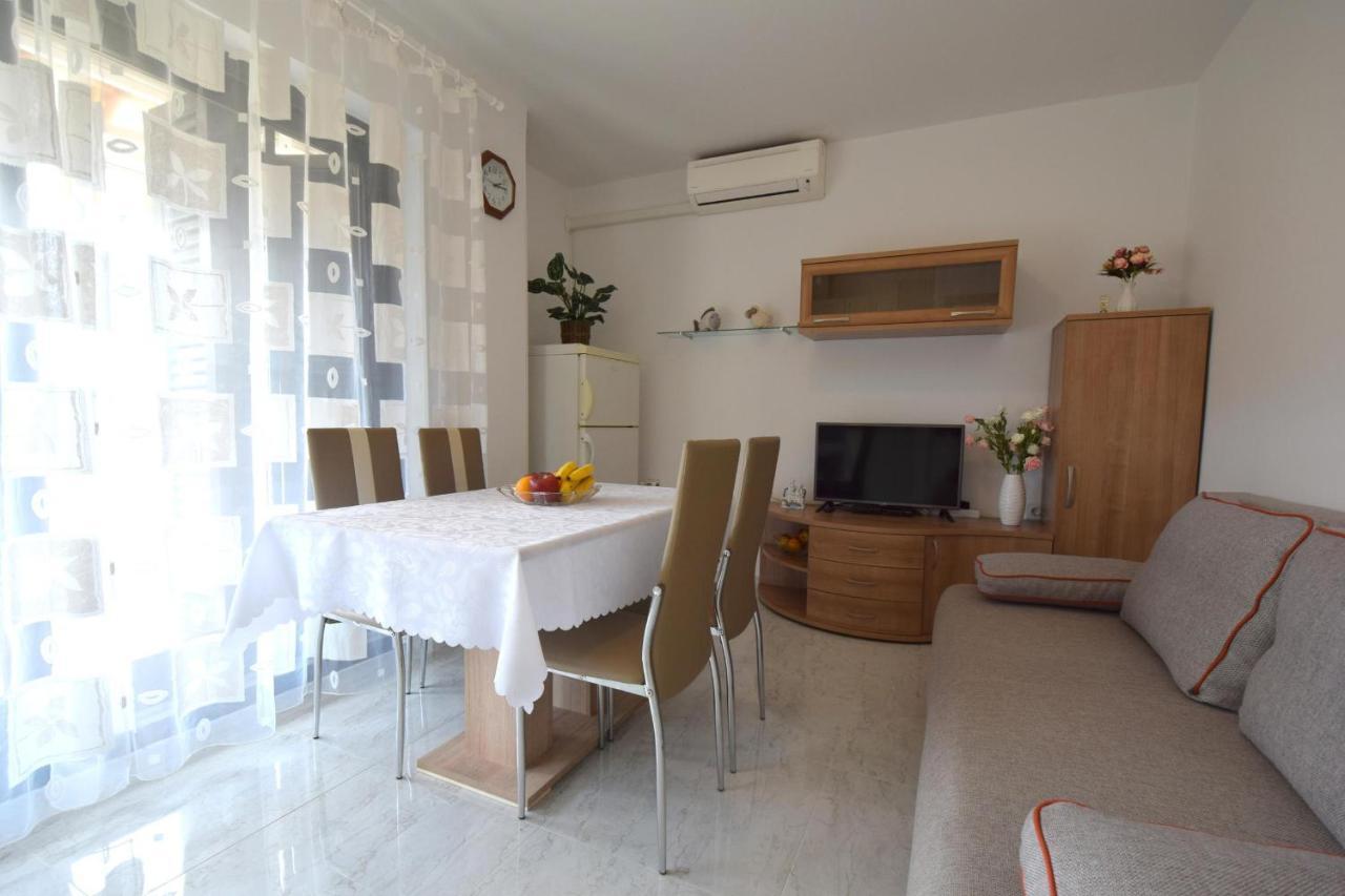 Apartment Biserka Малинська Екстер'єр фото