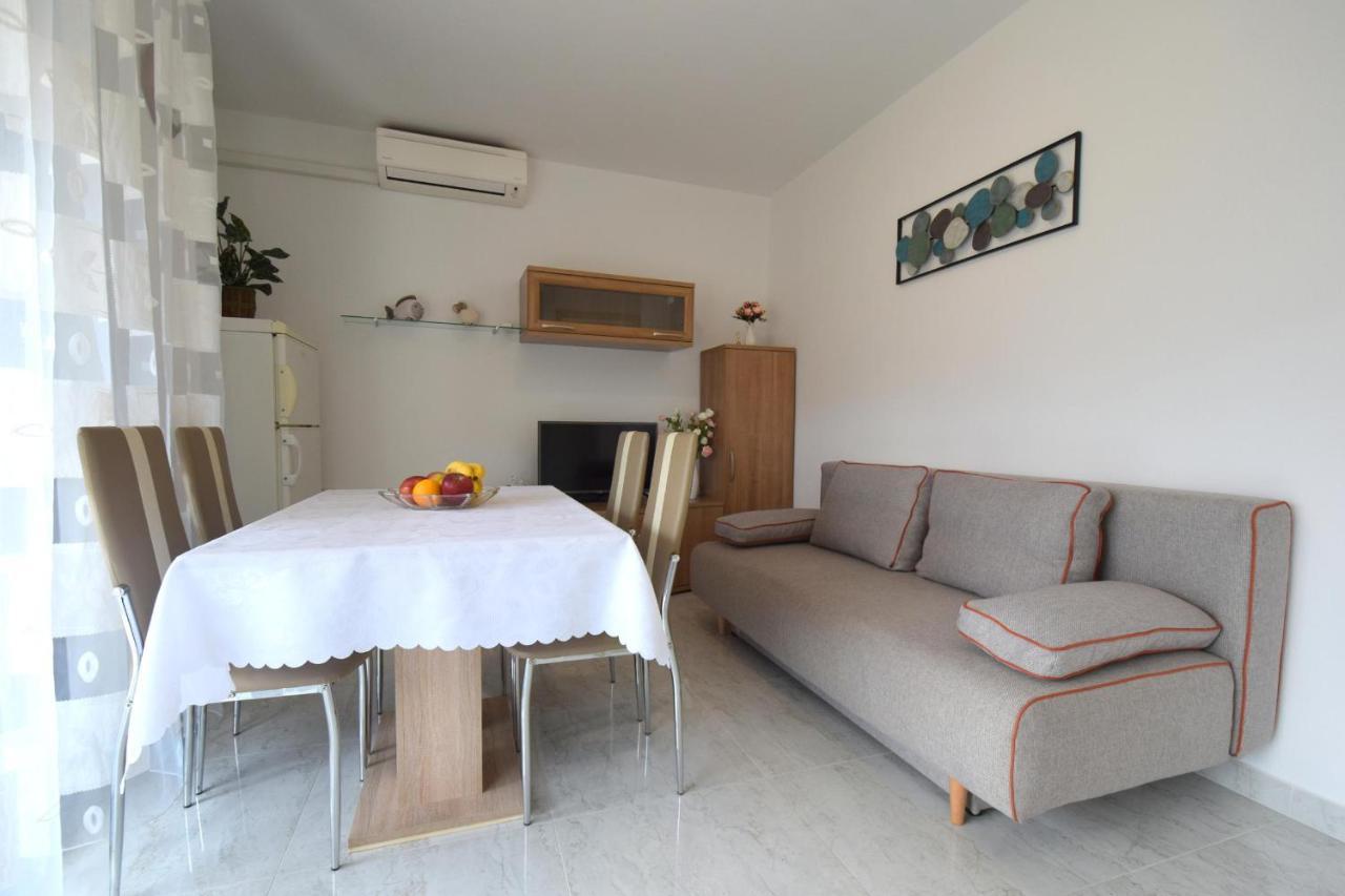Apartment Biserka Малинська Екстер'єр фото