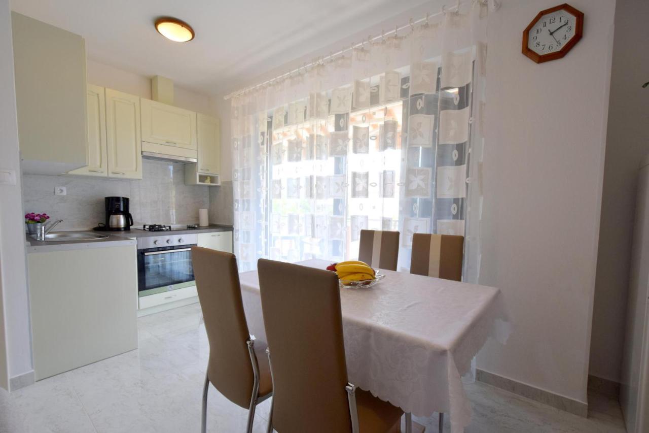 Apartment Biserka Малинська Екстер'єр фото