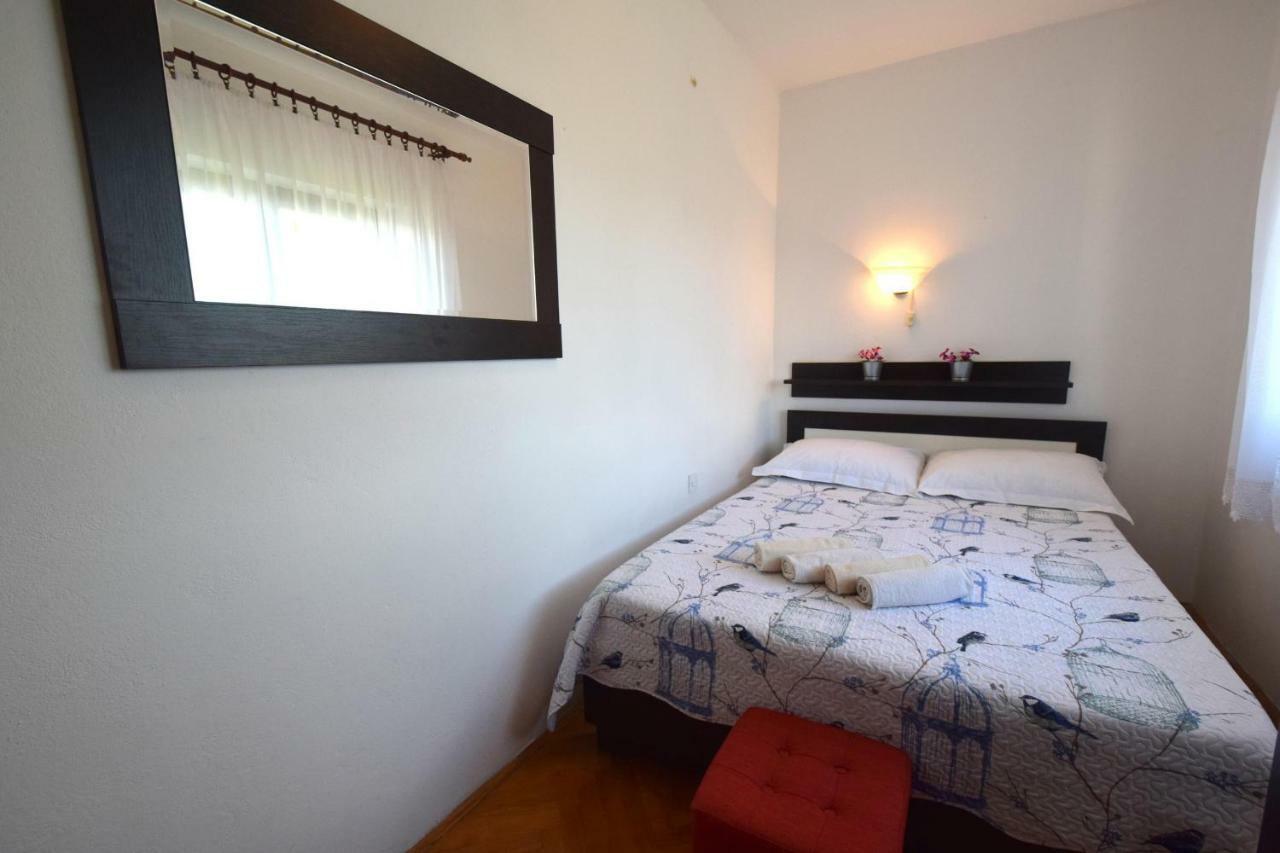 Apartment Biserka Малинська Екстер'єр фото
